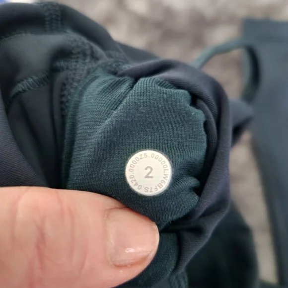 lulukemon Wunder Train Crop In Submarine. EUC. Size 2. - Picture 4 of 6